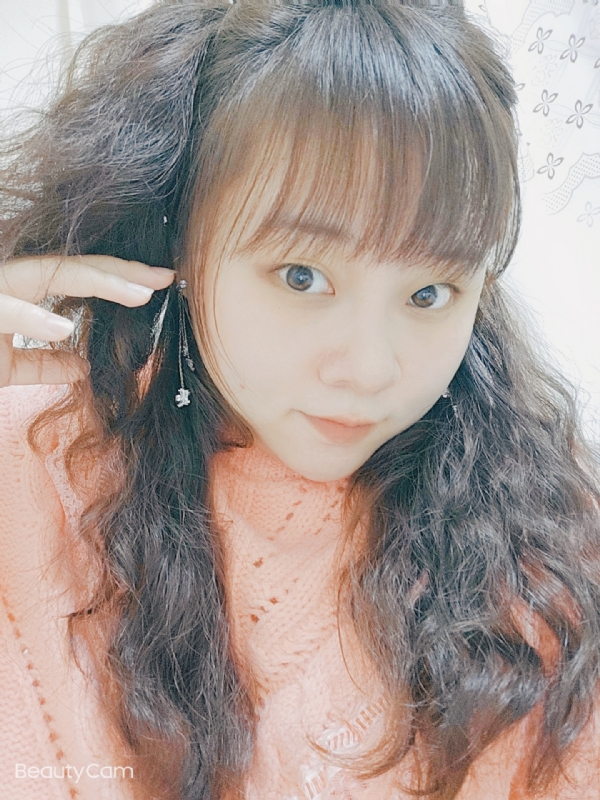艾薇儿的第一张照片--诏安相亲网