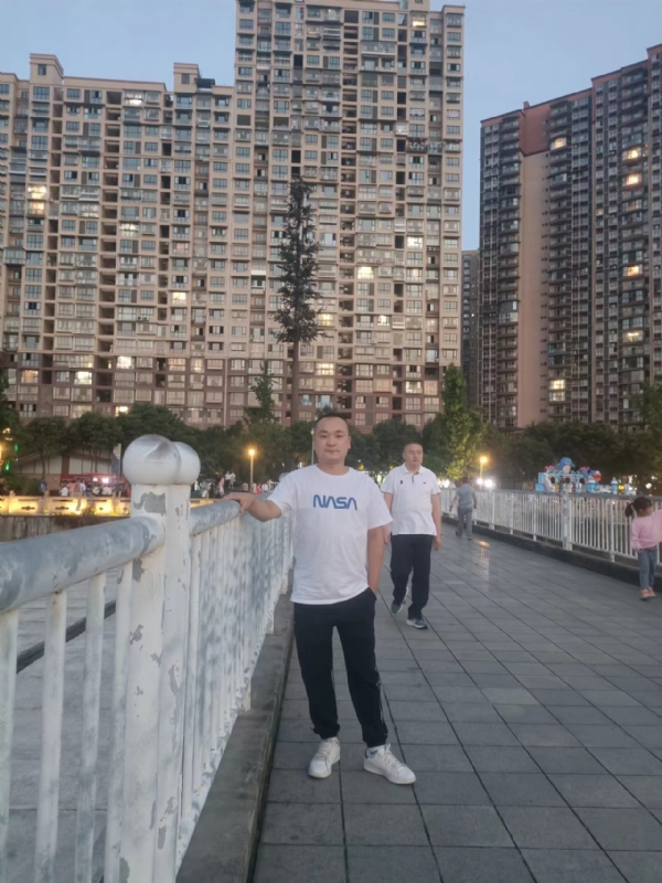 寂寞的男人的第一张照片--诏安相亲网
