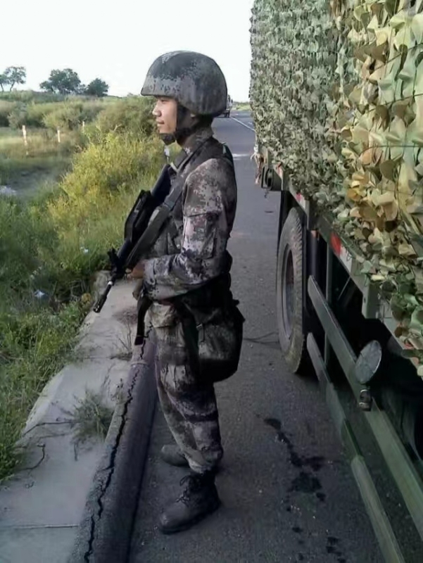 搬砖中的第一张照片--诏安相亲网