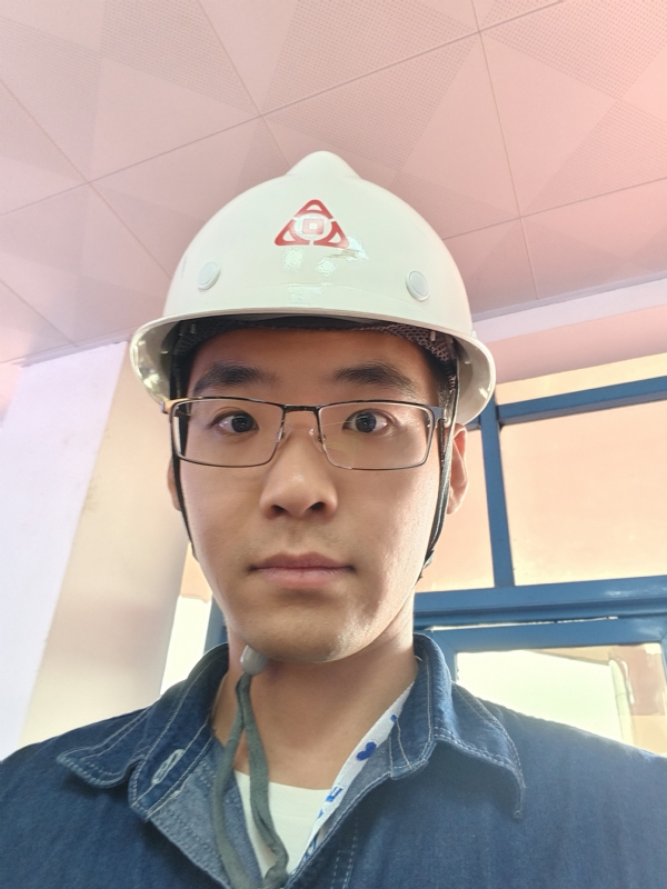 何鹏宇的第二张照片--诏安相亲网