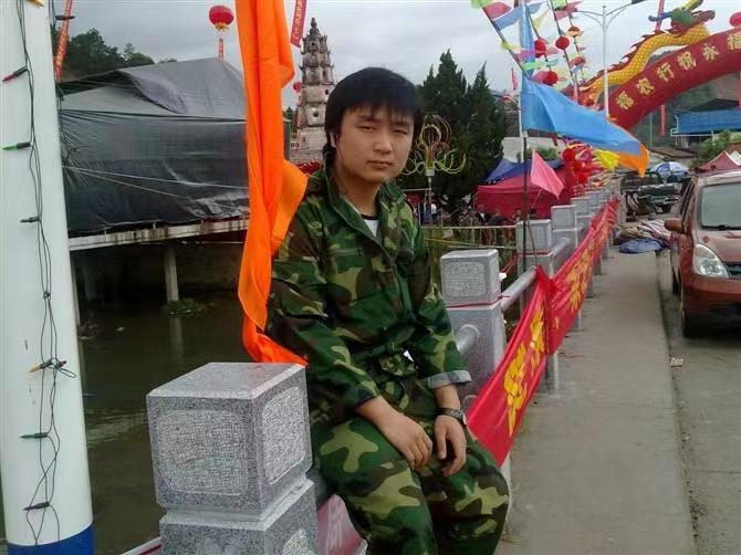如影随形的第二张照片--诏安相亲网