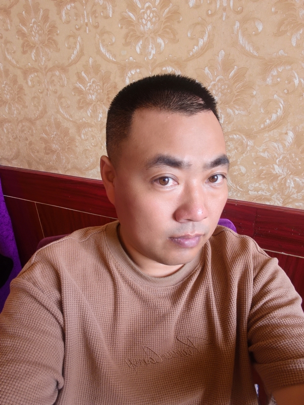 擦亮眼睛向前看的第一张照片--诏安相亲网